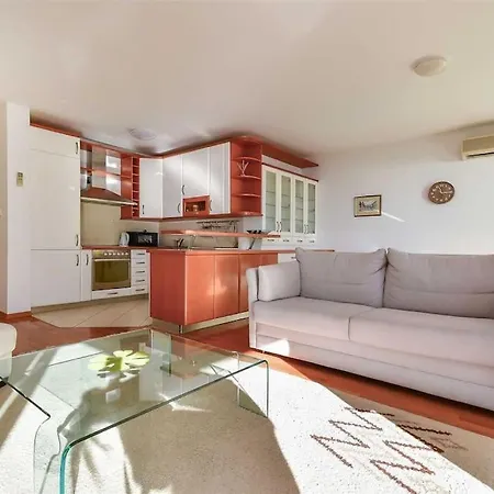 Butterfly In For 6 Persons