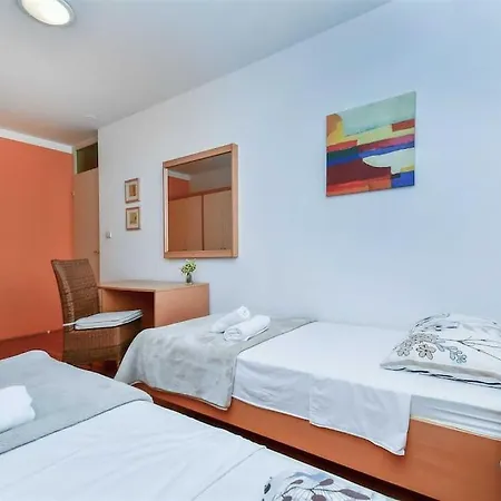 Апартаменты Butterfly In For 6 Persons *