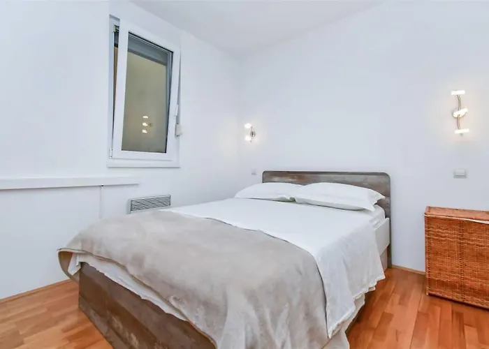 Butterfly In For 6 Persons *