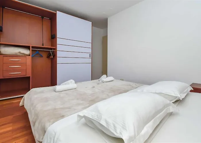 Butterfly In For 6 Persons