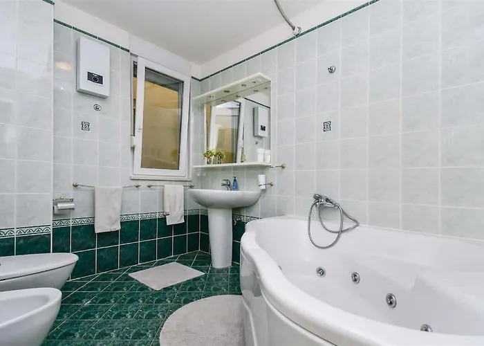 Butterfly In For 6 Persons * Split